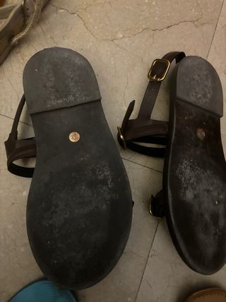 Sandalias planas Zara marrones