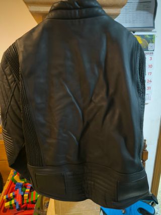 Chaqueta de cuero negro de los 90