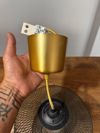 Lámpara colgante Ikea - Negra y dorada