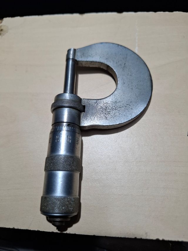 Medidor de Precisión antiguo MICROMETRO