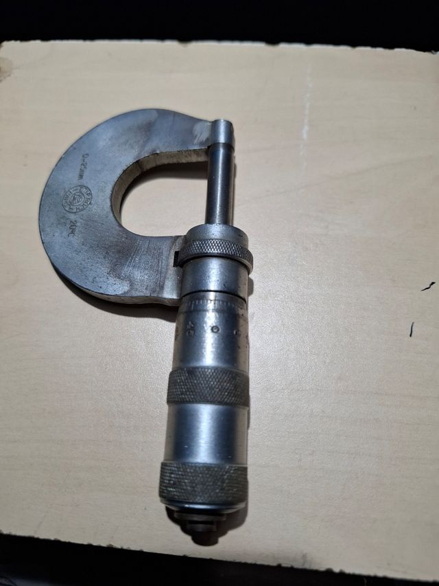 Medidor de Precisión antiguo MICROMETRO