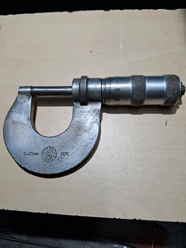Medidor de Precisión antiguo MICROMETRO