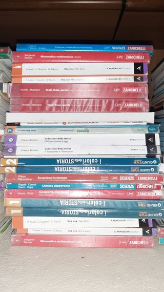 Libri di testo per scuole medie/superiori.