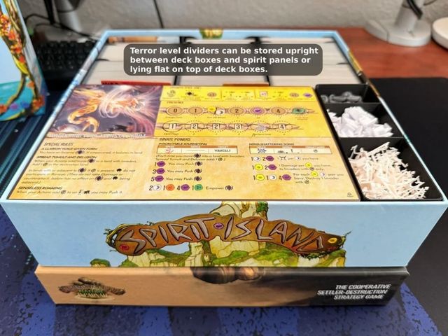 Organizer for Spirit Island:  - Sleeves compatible