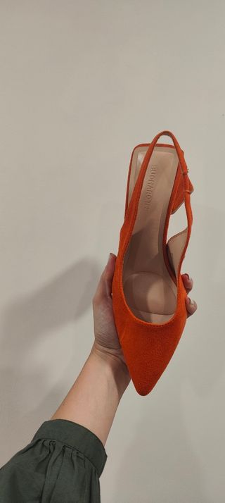 Tacones bajos de terciopelo naranja