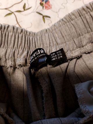 Pantalones chinos grises