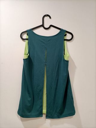 Camiseta deportiva verde agua