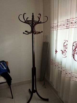 Perchero antiguo de madera