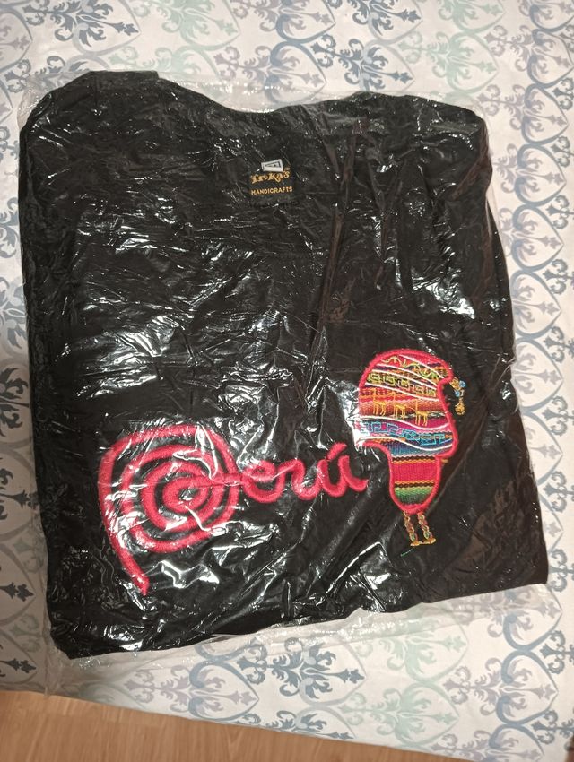 Camiseta Perú - Negra con Rojo