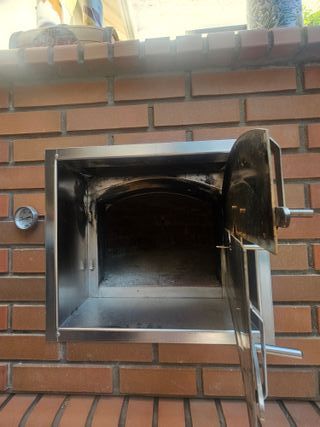 Forno a legna e barbecue esterno