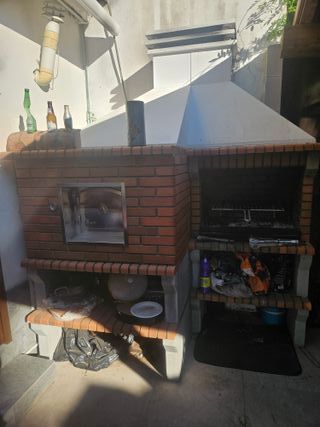 Forno a legna e barbecue esterno
