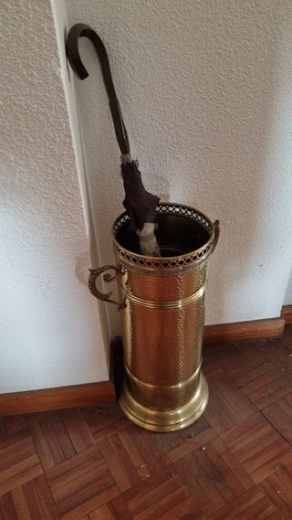 Paraguero antiguo de bronce