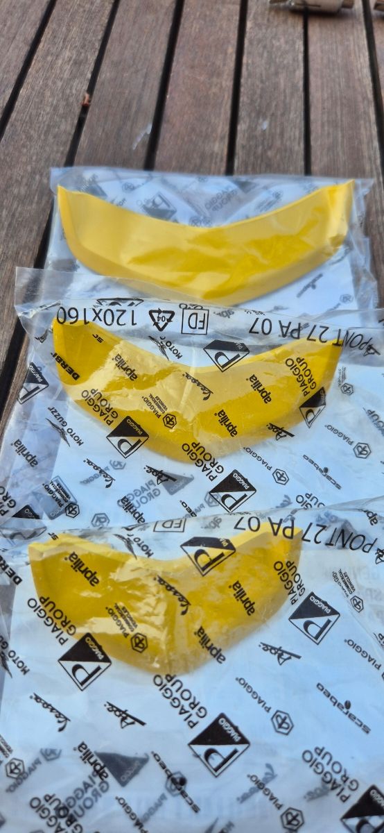 Rejilla corbata Vespa GTS