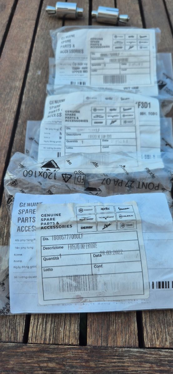 Rejilla corbata Vespa GTS