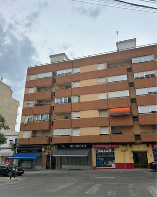 Piso 90m² con ascensor, ocupado ilegalmente