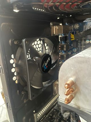 PC Aerocool - Negra/Roja