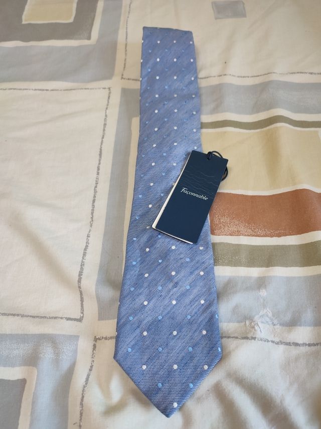 Corbata Façonnable azul con lunares