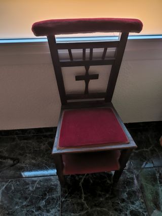 Reclinatorio antiguo de madera