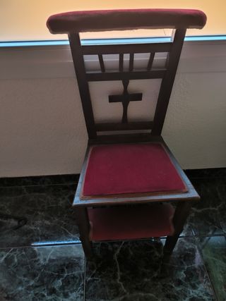 Reclinatorio antiguo de madera