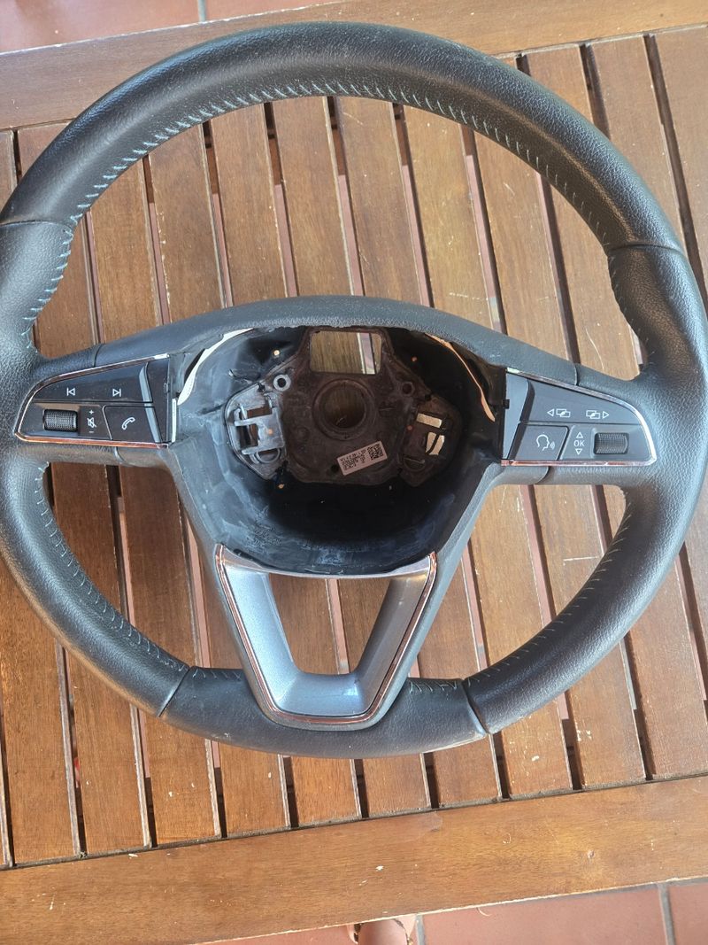 Volante Seat León 5F (2012-2020) Se vende volante - foto 1
