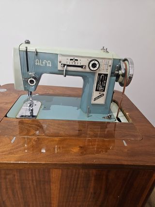 Máquina coser Alfa + mueble