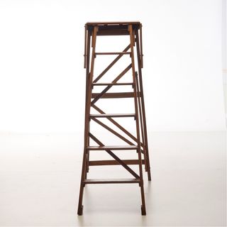 Escalera antigua de madera