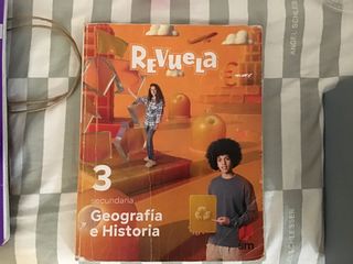 Geografía e Historia. 3 Secundaria. Revuela