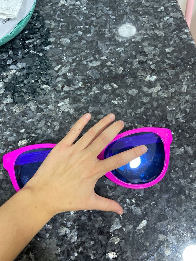 Gafas de sol rosa y azul