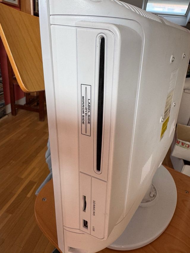 TV LCD DMTech 19" blanca con DVD