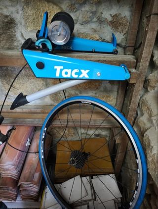 Rodillo Tacx + Rueda ciclismo