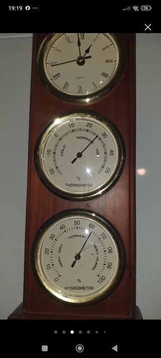 Reloj, termómetro e higrómetro