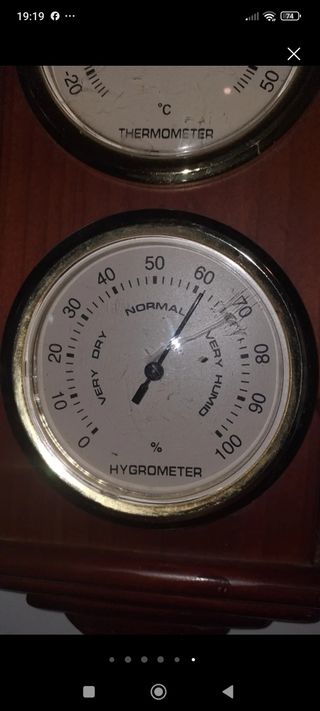 Reloj, termómetro e higrómetro