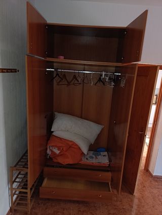 Armario ropero madera marrón