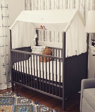 Cuna Stokke Home con dosel