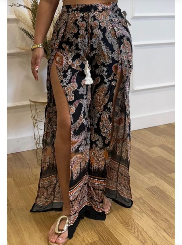 Pantalones estampados con aberturas
Talla M/L