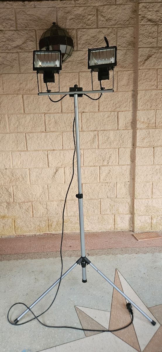 Focos halógeno doble trípode 