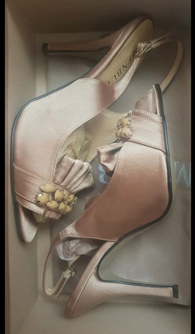 Tacones Menbur beige