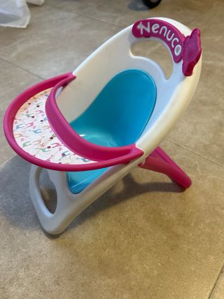 Trona de juguete para bebé Nenuco.