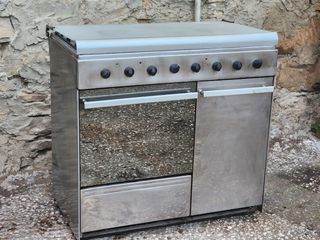 Cocina con Horno y Fogones 