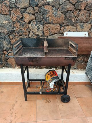 Barbacoa exterior metálica