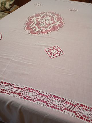 Mantel sedina y encaje hecho a mano