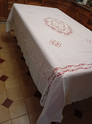 Mantel sedina y encaje hecho a mano