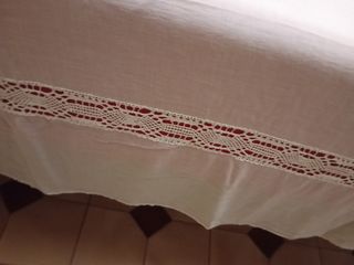 Mantel sedina y encaje hecho a mano