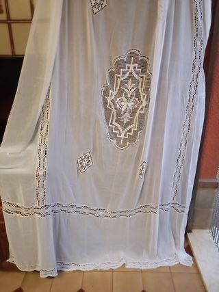 Mantel sedina y encaje hecho a mano