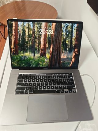 MacBook Pro 2020 - i9, 1TB SSD, 16GB