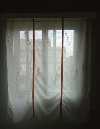Visillo blanco roto