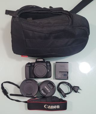 Canon EOS 77D + 2 objetivos