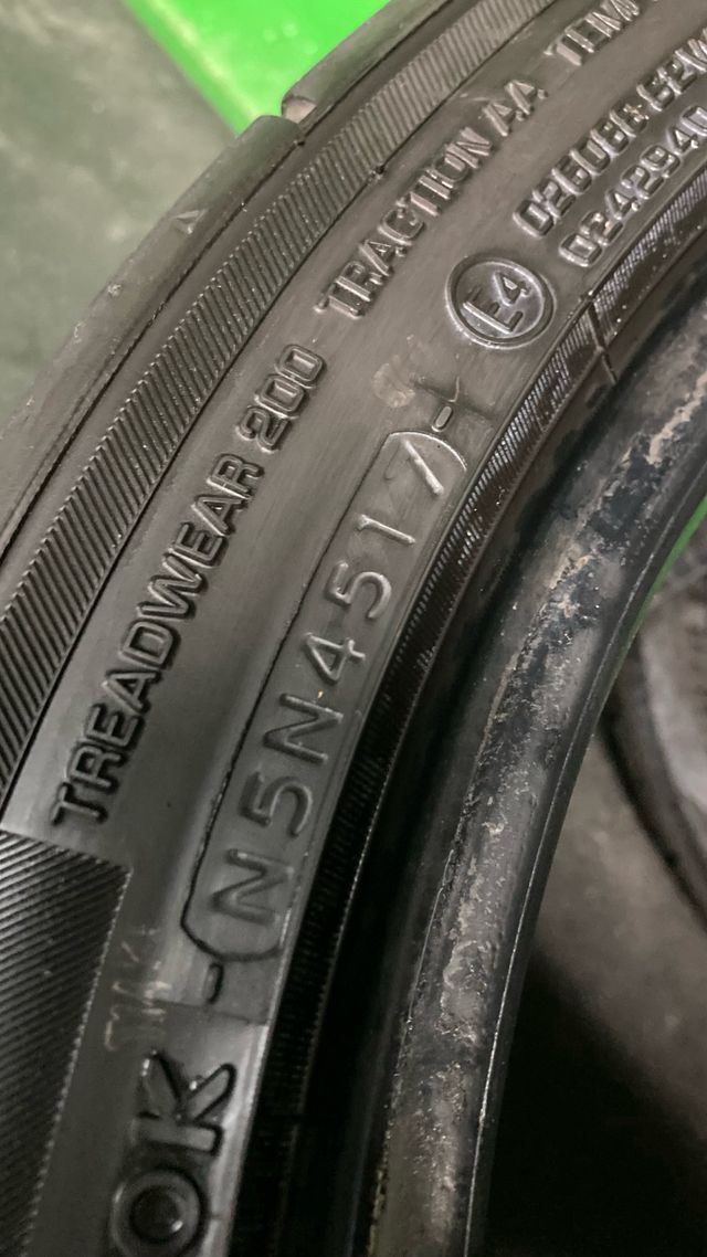 Yokohama Advan Neova AD08R - 2 Semislicks