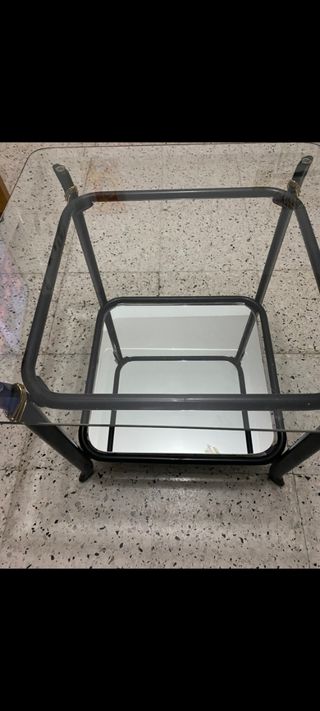 Mesa cristal y forja negra