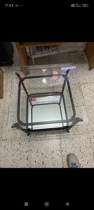 Mesa cristal y forja negra